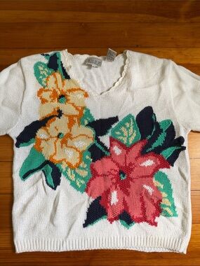 4/$25 SALE Russ Petites Cream Knit Top with Multicolor Floral Detail